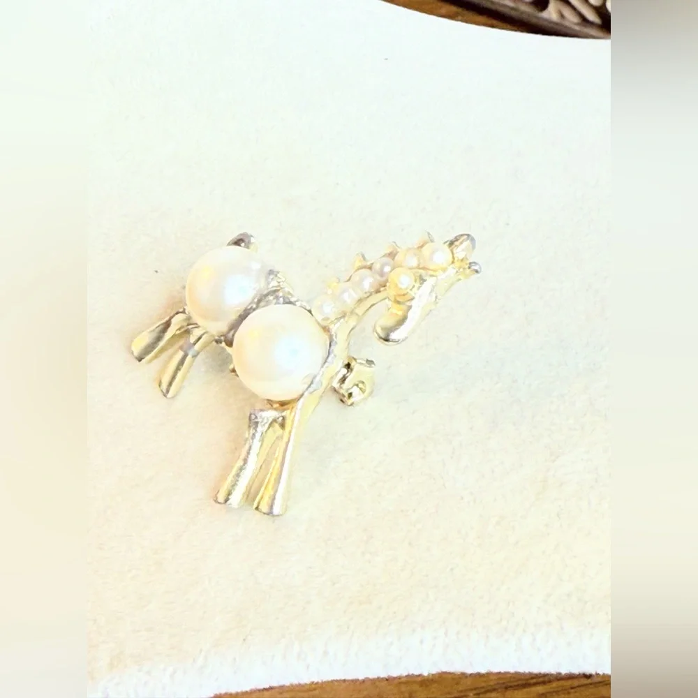 Vintage Horse Brooch Faux Pearl Accents Gold Tone Figural Animal Pin - Picture 4 of 6